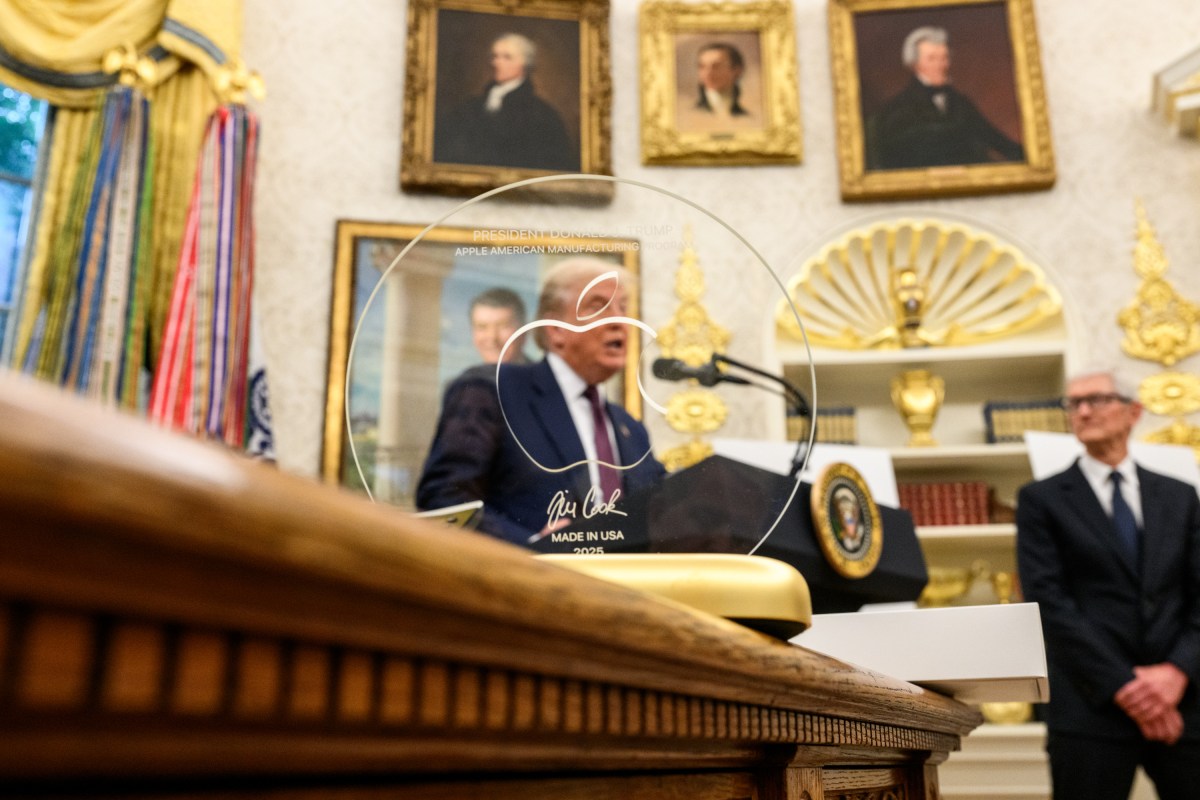 President Donald Trump delivers remarks alongside Apple CEO Tim Cook, announcing a $100 billion investment in the U.S., Wednesday, August 6, 2025, in the Oval Office. (Official White House Photo by Daniel Torok)