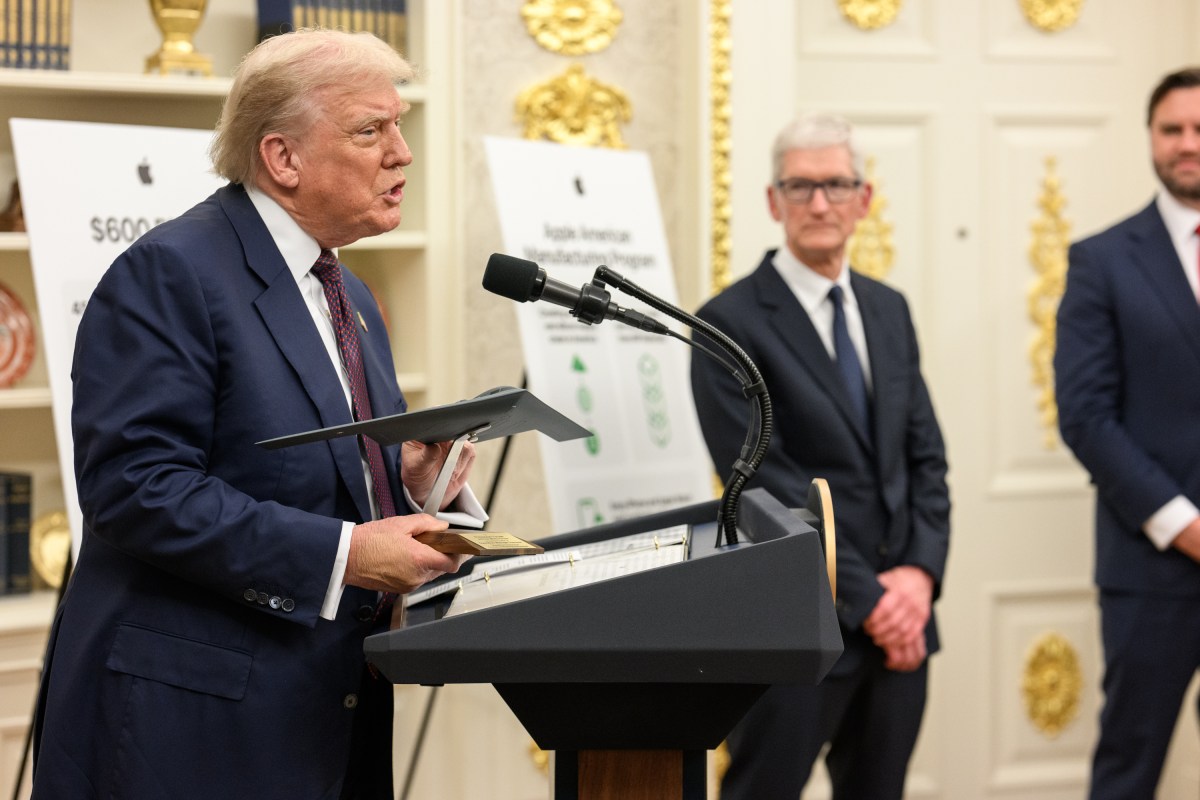 President Donald Trump delivers remarks alongside Apple CEO Tim Cook, Vice President JD Vance, Secretary of the Treasury Scott Bessent, and Secretary of Commerce Howard Lutnick after announcing a $100 billion investment in the U.S., Wednesday, August 6, 2025, in the Oval Office. (Official White House Photo by Daniel Torok)