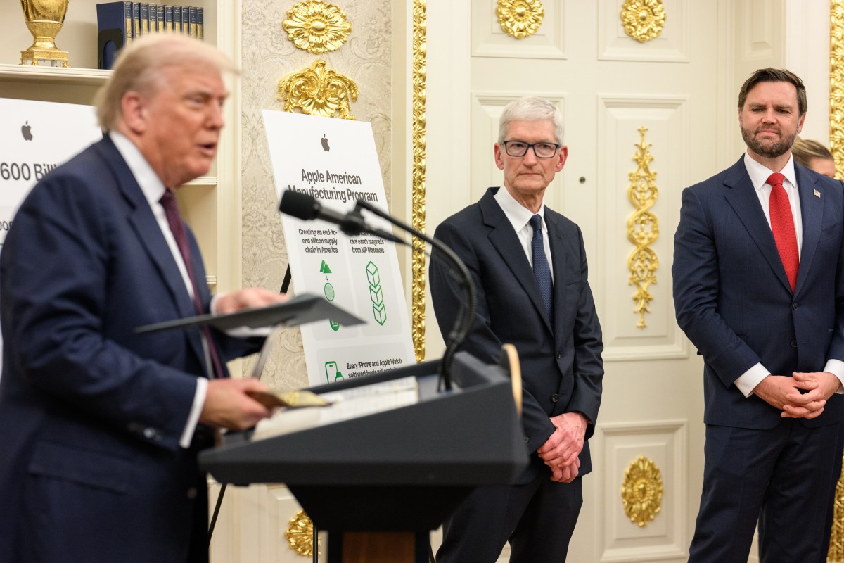 President Donald Trump delivers remarks alongside Apple CEO Tim Cook, Vice President JD Vance, Secretary of the Treasury Scott Bessent, and Secretary of Commerce Howard Lutnick after announcing a $100 billion investment in the U.S., Wednesday, August 6, 2025, in the Oval Office. (Official White House Photo by Daniel Torok)