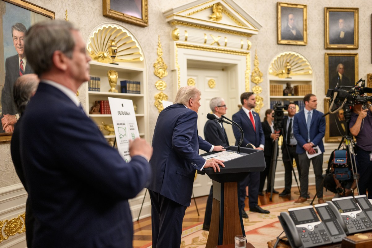 President Donald Trump delivers remarks alongside Apple CEO Tim Cook, Vice President JD Vance, Secretary of the Treasury Scott Bessent, and Secretary of Commerce Howard Lutnick after announcing a $100 billion investment in the U.S., Wednesday, August 6, 2025, in the Oval Office. (Official White House Photo by Daniel Torok)