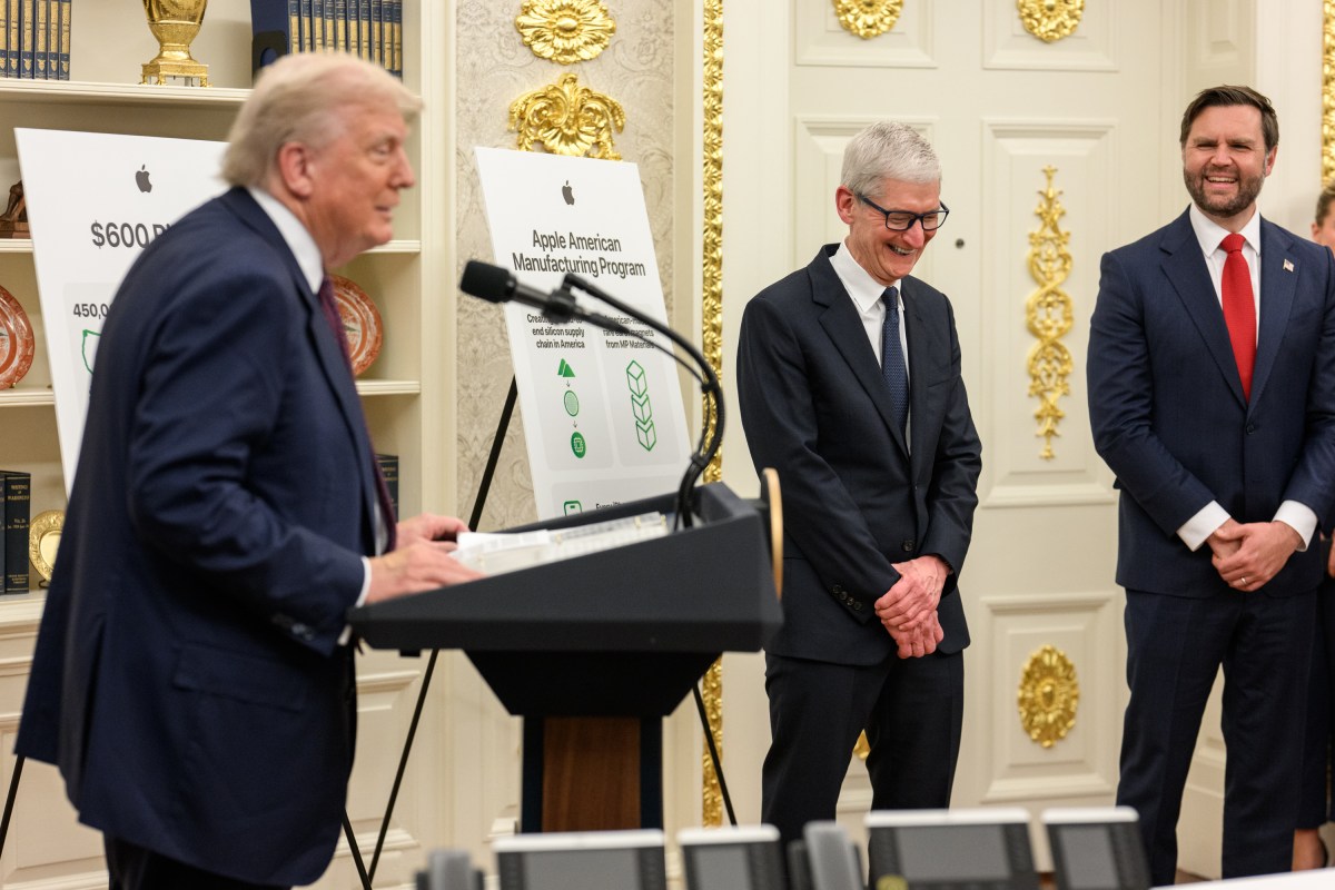 President Donald Trump delivers remarks alongside Apple CEO Tim Cook, Vice President JD Vance, Secretary of the Treasury Scott Bessent, and Secretary of Commerce Howard Lutnick after announcing a $100 billion investment in the U.S., Wednesday, August 6, 2025, in the Oval Office. (Official White House Photo by Daniel Torok)