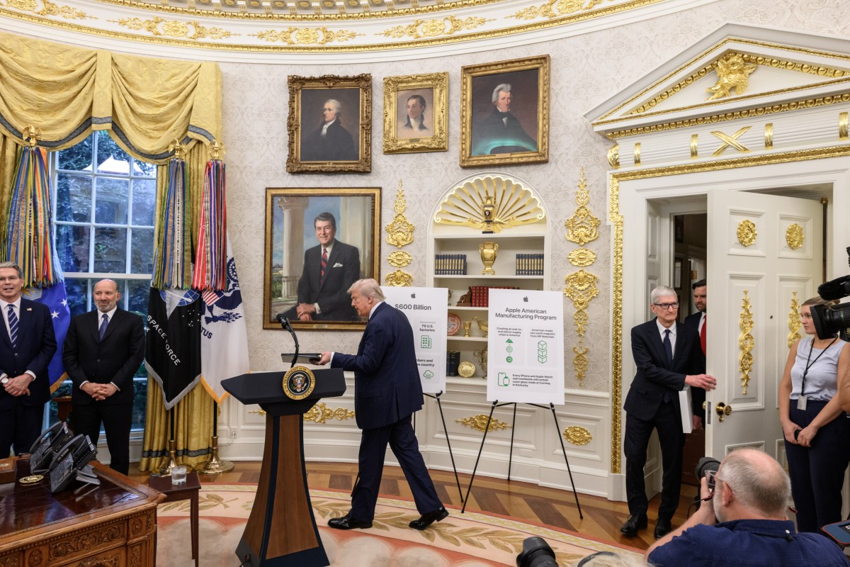 President Donald Trump delivers remarks alongside Apple CEO Tim Cook, Vice President JD Vance, Secretary of the Treasury Scott Bessent, and Secretary of Commerce Howard Lutnick after announcing a $100 billion investment in the U.S., Wednesday, August 6, 2025, in the Oval Office. (Official White House Photo by Molly Riley)