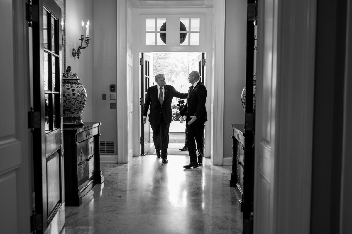 President Donald Trump greets President Ilham Aliyev of Azerbaijan at the West Wing lobby, Friday, August 8, 2025. (Official White House Photo by Daniel Torok)