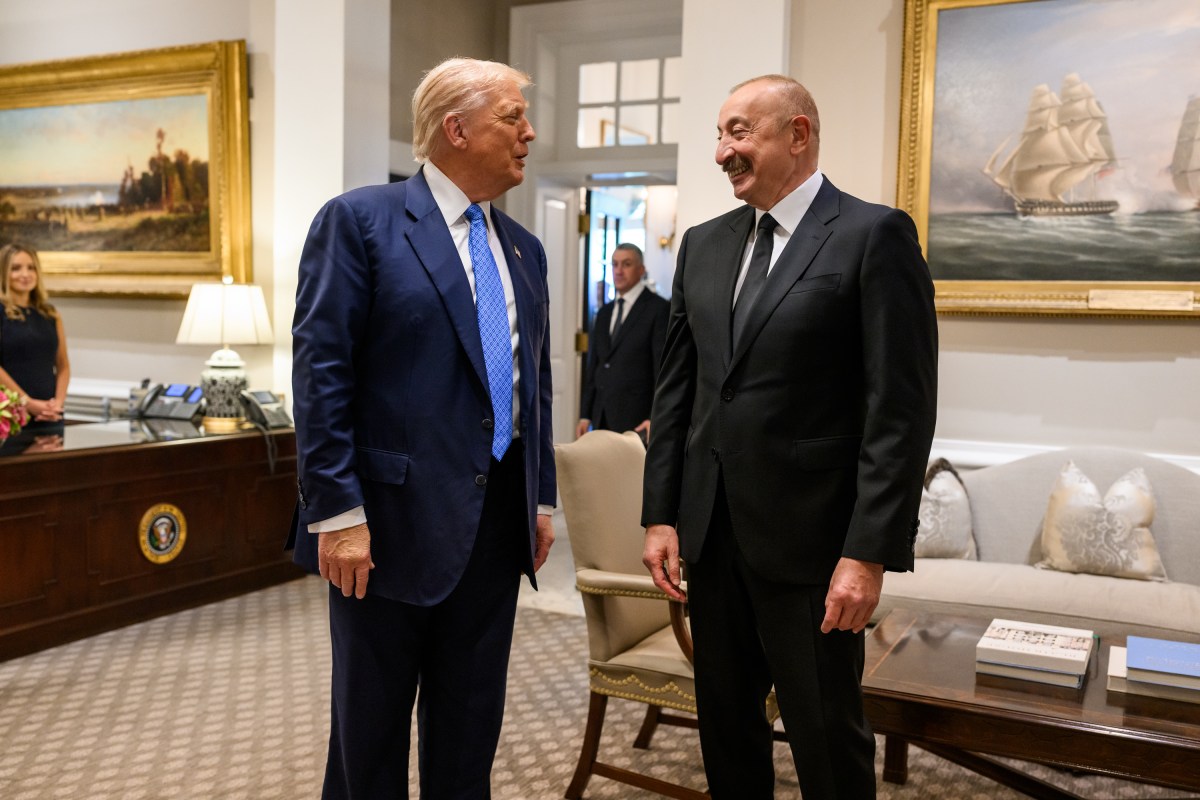 President Donald Trump greets President Ilham Aliyev of Azerbaijan at the West Wing lobby, Friday, August 8, 2025. (Official White House Photo by Daniel Torok)