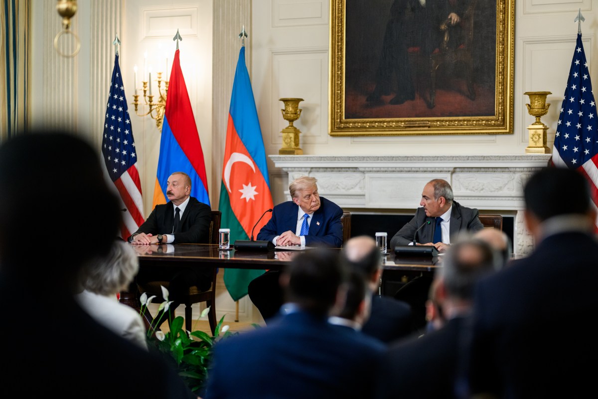 President Donald Trump signs a trilateral joint declaration with President Ilham Aliyev of Azerbaijan and Prime Minister Nikol Pashinyan of Armenia, Friday, August 8, 2025, in the State Dining Room. (Official White House Photo by Daniel Torok)
