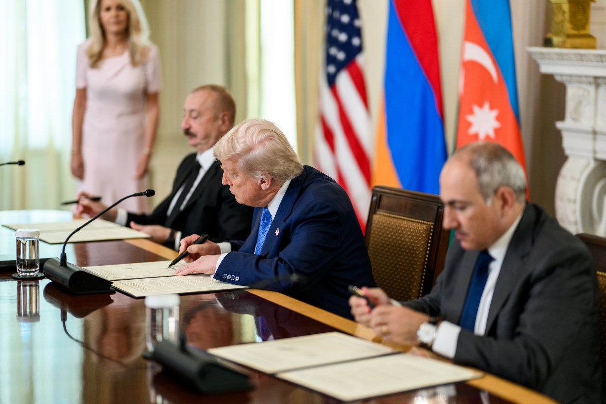 President Donald Trump signs a trilateral joint declaration with President Ilham Aliyev of Azerbaijan and Prime Minister Nikol Pashinyan of Armenia, Friday, August 8, 2025, in the State Dining Room. (Official White House Photo by Daniel Torok)
