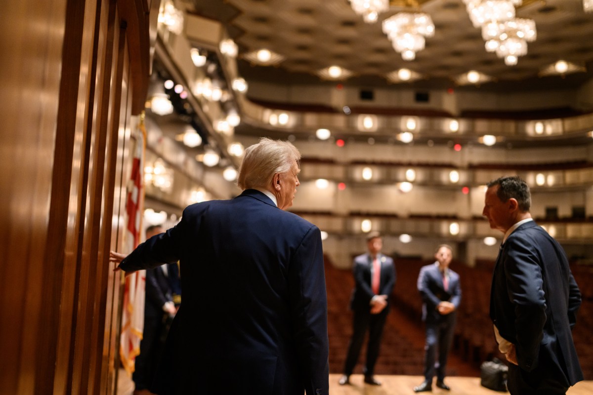President Donald Trump tours the John F. Kennedy Center for the Performing Arts in Washington, D.C., Wednesday, August 13, 2025. (Official White House Photo by Daniel Torok)