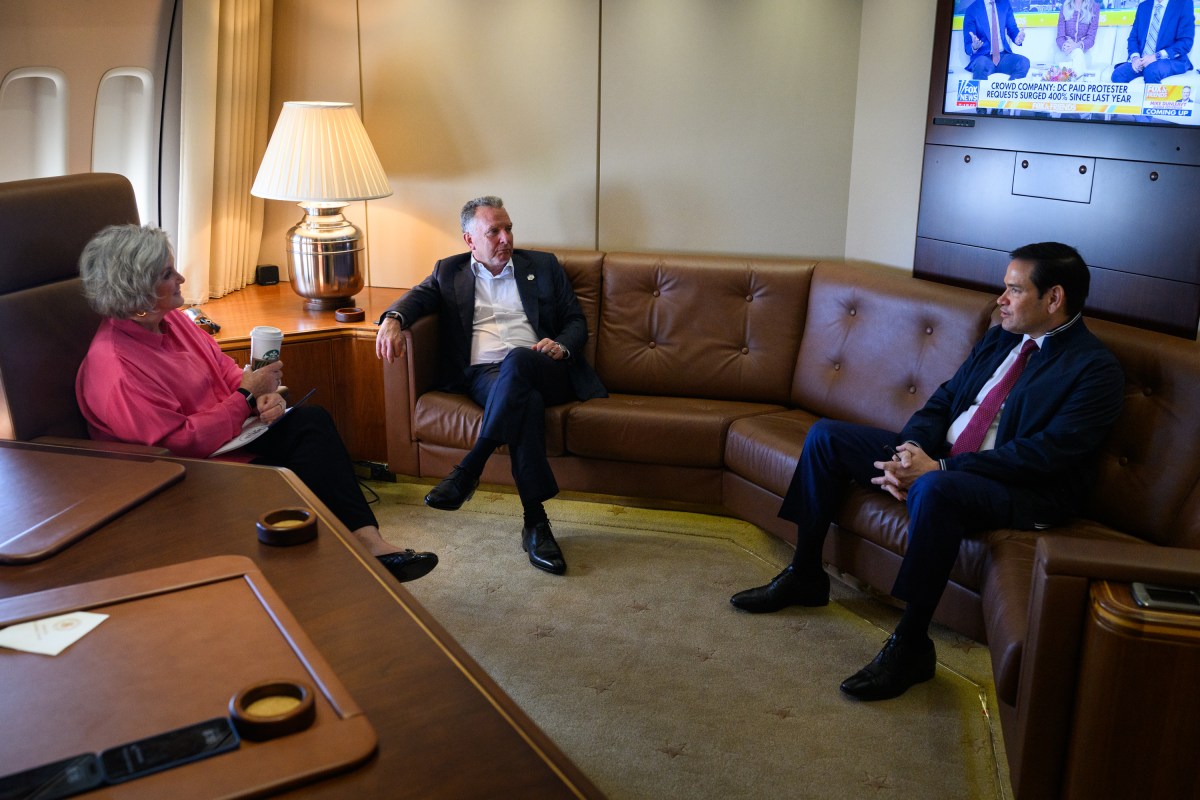 Chief of Staff Susie Wiles, Middle East Envoy Steve Witkoff, and Secretary of State Marco Rubio speak on board Air Force One, Friday, August 15, 2025, en route to Joint Base Elmendorf Richardson, Alaska for President Donald Trump’s meeting with Russian president Vladimir Putin. (Official White House Photo by Daniel Torok)