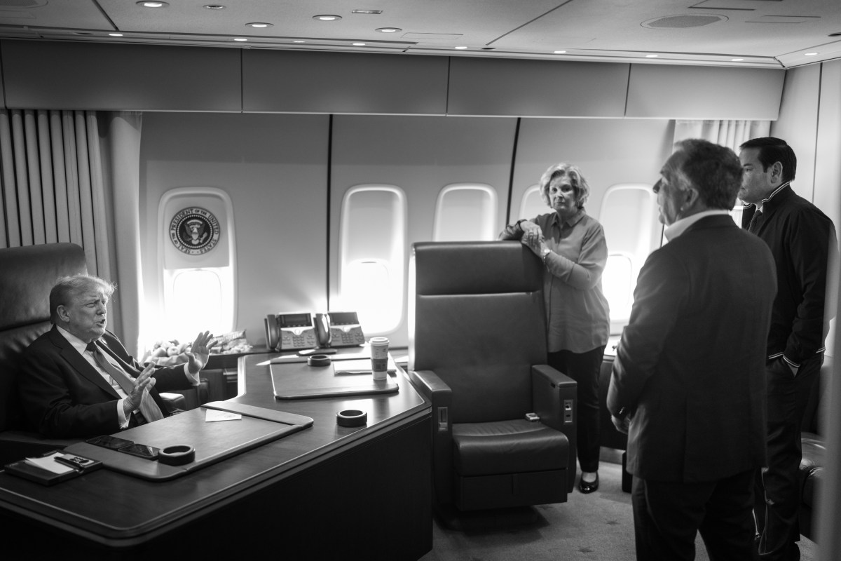 President Donald Trump speaks with Chief of Staff Susie Wiles, Middle East Envoy Steve Witkoff, and Secretary of State Marco Rubio on board Air Force One, Friday, August 15, 2025, en route to Joint Base Elmendorf Richardson, Alaska to meet with Russian president Vladimir Putin. (Official White House Photo by Daniel Torok)
