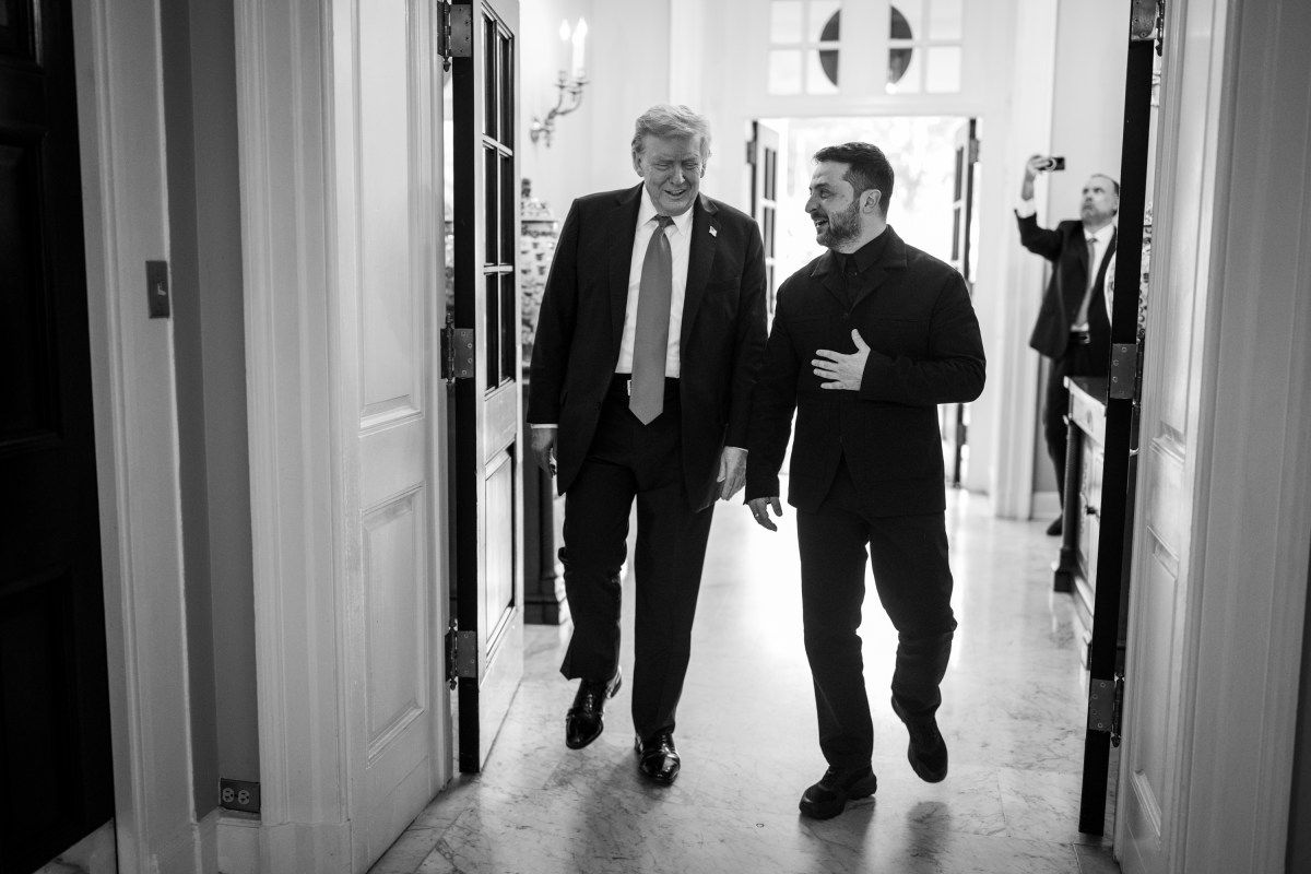 President Donald Trump greets President Volodymyr Zelenskyy of Ukraine, Monday, August 18, 2025, at the West Wing Lobby entrance of the White House. (Official White House Photo by Daniel Torok)