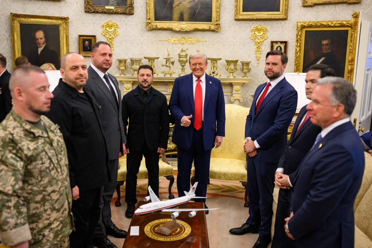 President Donald Trump participates in a bilateral meeting with President Volodymyr Zelenskyy of Ukraine, Monday, August 18, 2025, in the Oval Office. (Official White House Photo by Daniel Torok)