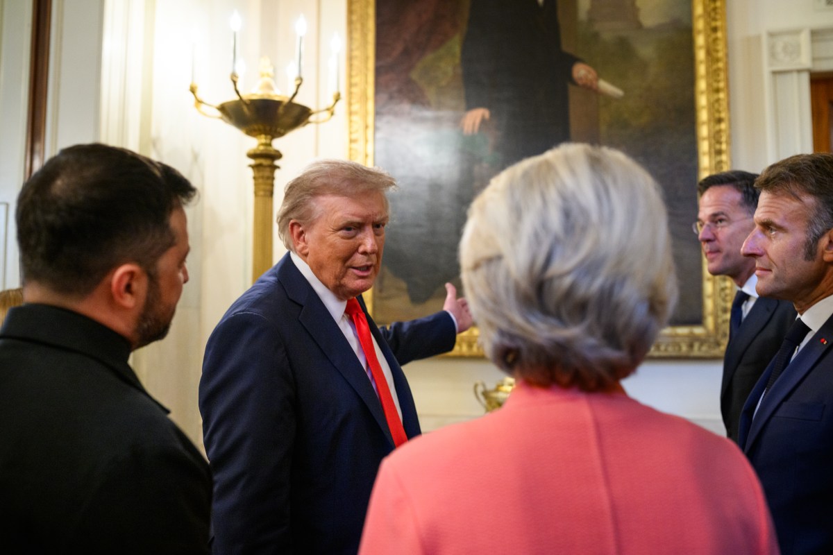 President Donald Trump speaks with European leaders before their multilateral meeting, Monday, August 18, 2025, in the Cross Hall on the State Floor of the White House. (Official White House Photo by Daniel Torok)