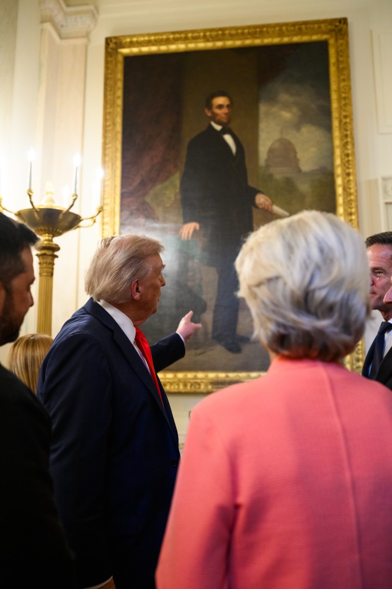 President Donald Trump speaks with European leaders before their multilateral meeting, Monday, August 18, 2025, in the Cross Hall on the State Floor of the White House. (Official White House Photo by Daniel Torok)