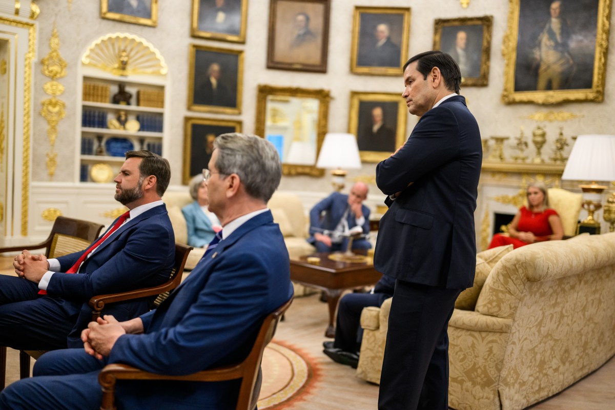 Vice President JD Vance and Secretary of State Marco Rubio listen in as President Donald Trump speaks with Russian President Vladimir Putin on the phone, Monday, August 18, 2025, in the Oval Office. (Official White House Photo by Daniel Torok)