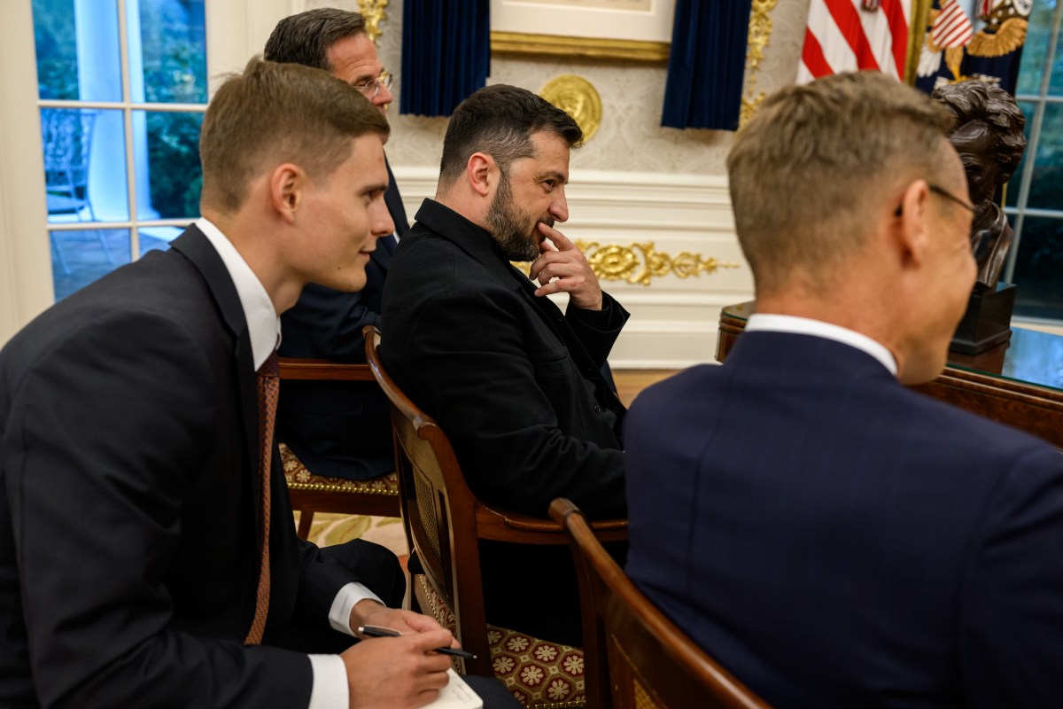 President Donald Trump meets with NATO Secretary General Mark Rutte, Ukrainian President Volodymyr Zelenskyy, Finnish President Alexander Stubb, French President Emmanuel Macron, German Chancellor Friedrich Merz,European Commission President Ursula von der Leyen, Italian Prime Minister Giorgia Meloni, and U.K. Prime Minister Keir Starmer after his call with Russian President Vladimir Putin, Monday, August 18, 2025, in the Oval Office. (Official White House Photo by Daniel Torok)