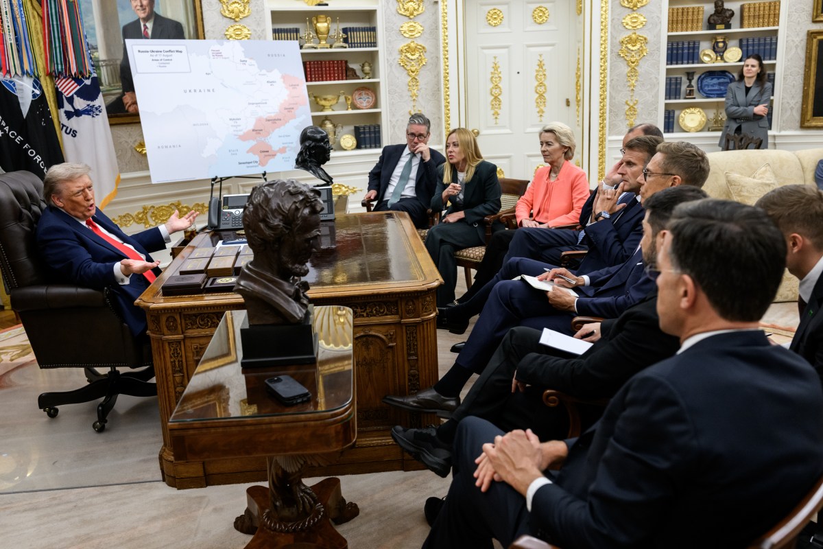 President Donald Trump meets with U.K. Prime Minister Keir Starmer, Italian Prime Minister Giorgia Meloni, European Commission President Ursula von der Leyen, German Chancellor Friedrich Merz, French President Emmanuel Macron, Finnish President Alexander Stubb, Ukrainian President Volodymyr Zelenskyy, and NATO Secretary General Mark Rutte after his call with Russian President Vladimir Putin, Monday, August 18, 2025, in the Oval Office. (Official White House Photo by Daniel Torok)