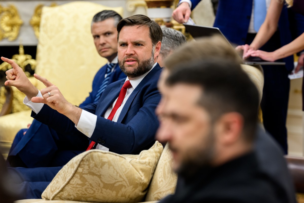 President Donald Trump meets with White House officials and European leaders in the Oval Office, Monday, August 18, 2025. (Official White House Photo by Daniel Torok)