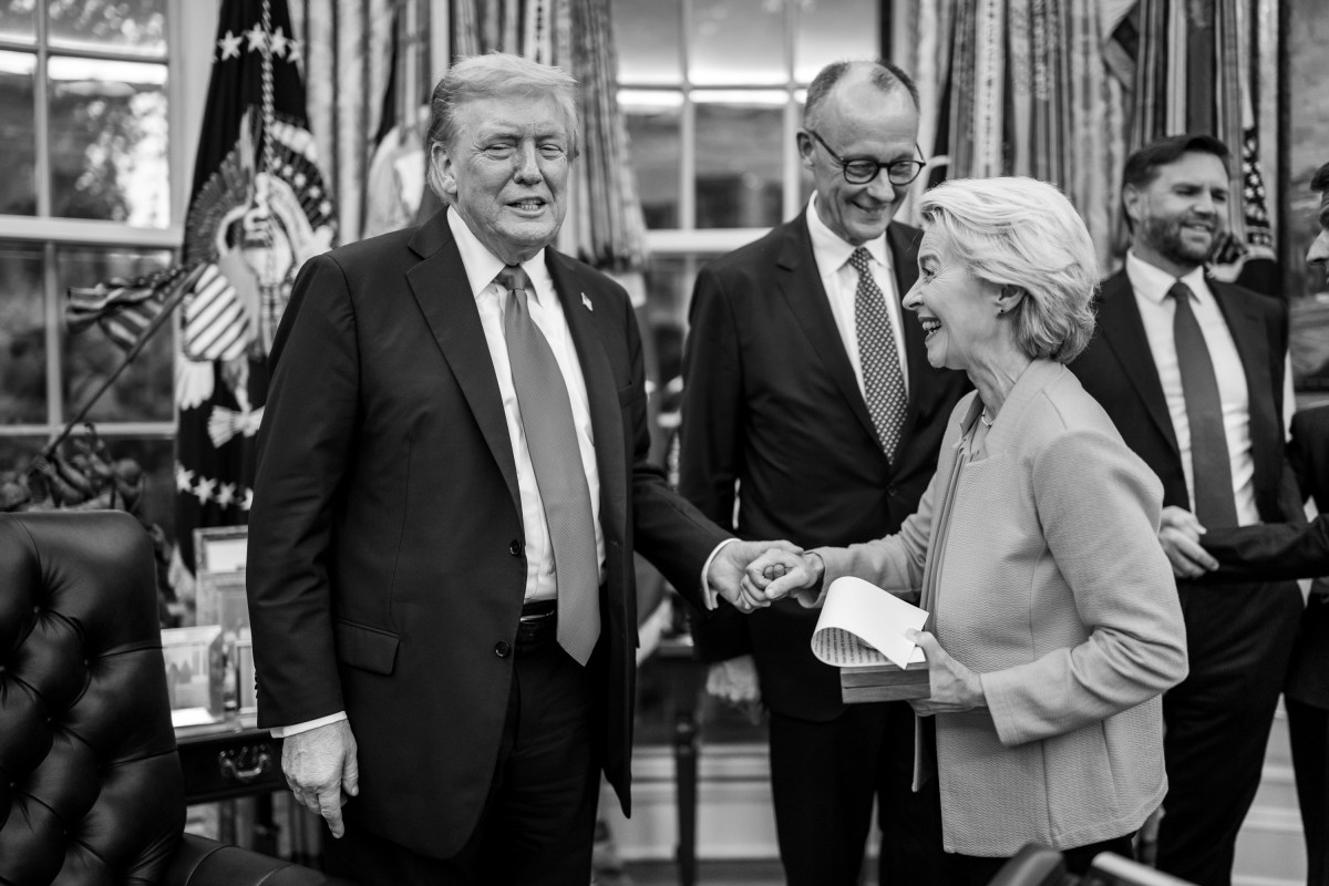 President Donald Trump shakes hands with European Commission President Ursula von der Leyen after their meeting, Monday, August 18, 2025, in the Oval Office. (Official White House Photo by Daniel Torok)
