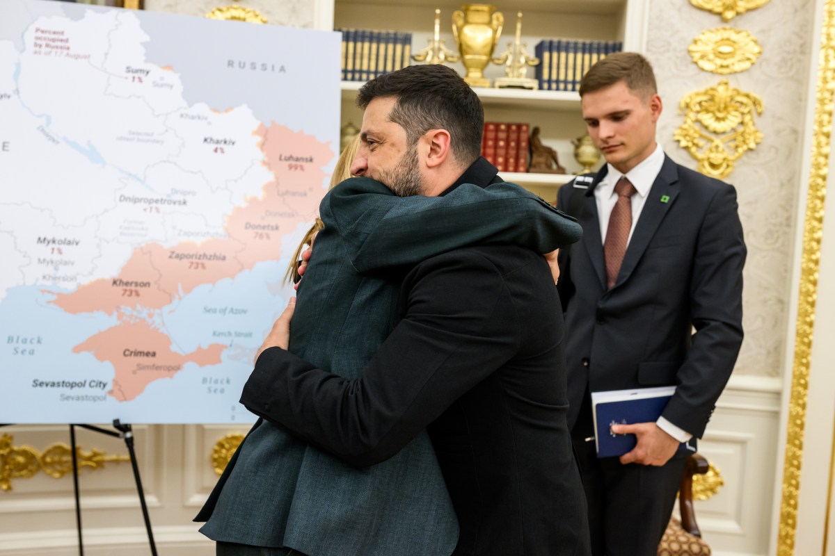 Ukrainian President Volodymyr Zelenskyy hugs Italian Prime Minister Giorgia Meloni after their meeting with President Donald Trump and other European leaders, Monday, August 18, 2025, in the Oval Office. (Official White House Photo by Daniel Torok)