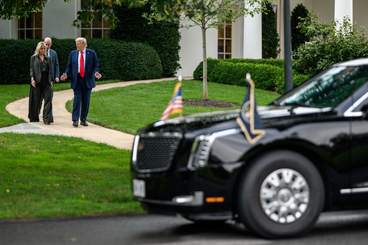 President Donald Trump and Attorney General Pam Bondi depart the White House enroute to the U. S. Park Police Anacostia Operations Facility, Thursday, August 21, 2025, in Washington, D.C. (Official White House Photo by Daniel Torok)