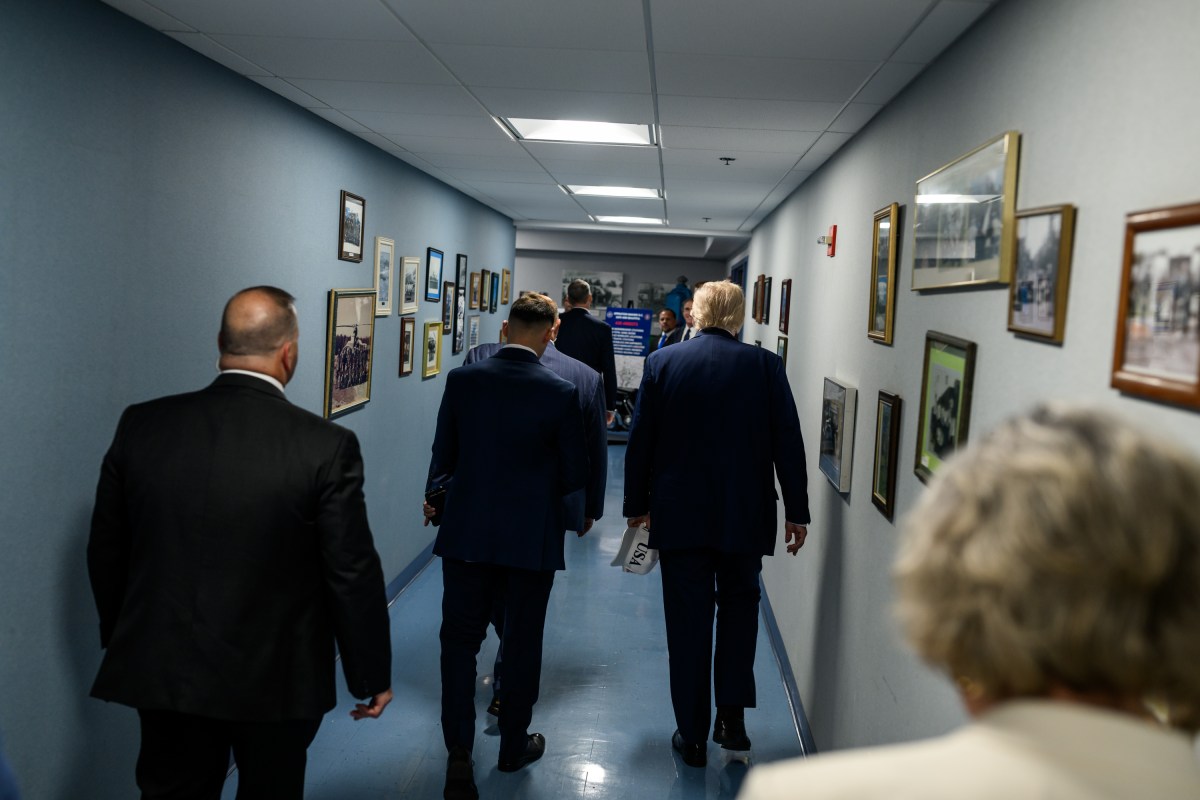 President Donald Trump, joined by Secretary of the Interior Doug Burgum, Attorney General Pam Bondi, and Secretary of Homeland Security Kristi Noem, arrive at the U. S. Park Police Anacostia Operations Facility to visit law enforcement and members of the National Guard, Thursday, August 21, 2025, in Washington, D.C. (Official White House Photo by Daniel Torok)