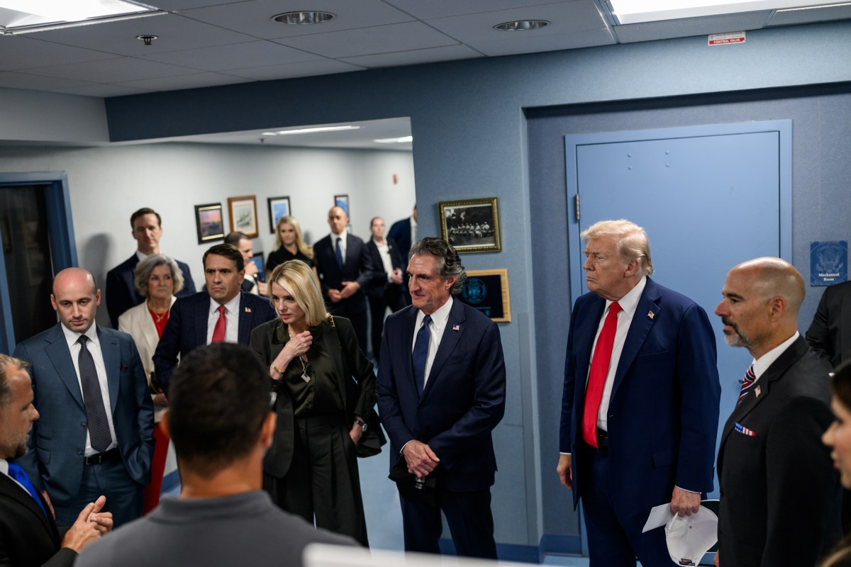 President Donald Trump visits law enforcement and members of the National Guard at the U. S. Park Police Anacostia Operations Facility, Thursday, August 21, 2025, in Washington, D.C. (Official White House Photo by Daniel Torok)