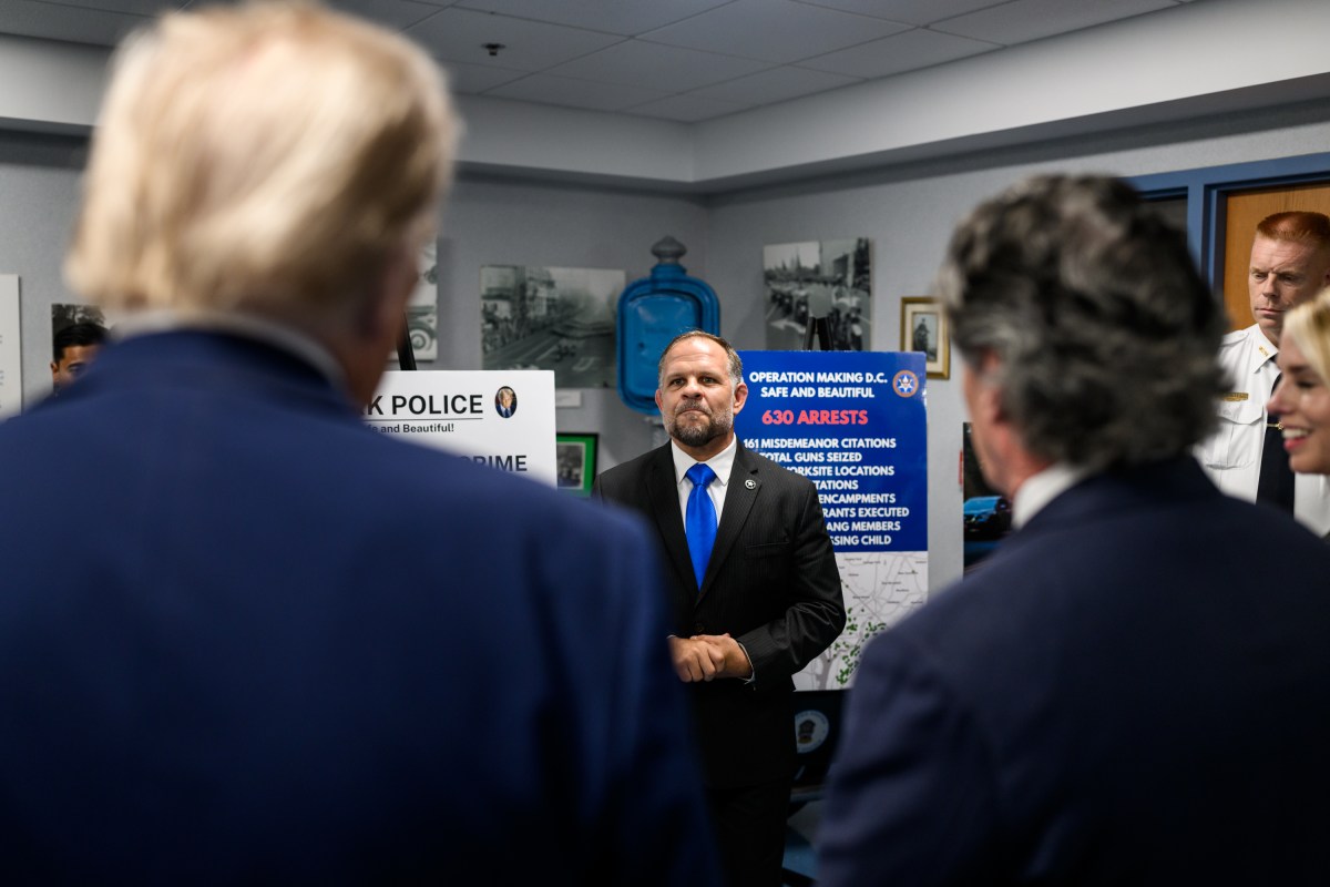 President Donald Trump, joined by Secretary of the Interior Doug Burgum, Attorney General Pam Bondi, and Secretary of Homeland Security Kristi Noem, arrive at the U. S. Park Police Anacostia Operations Facility to visit law enforcement and members of the National Guard, Thursday, August 21, 2025, in Washington, D.C. (Official White House Photo by Daniel Torok)