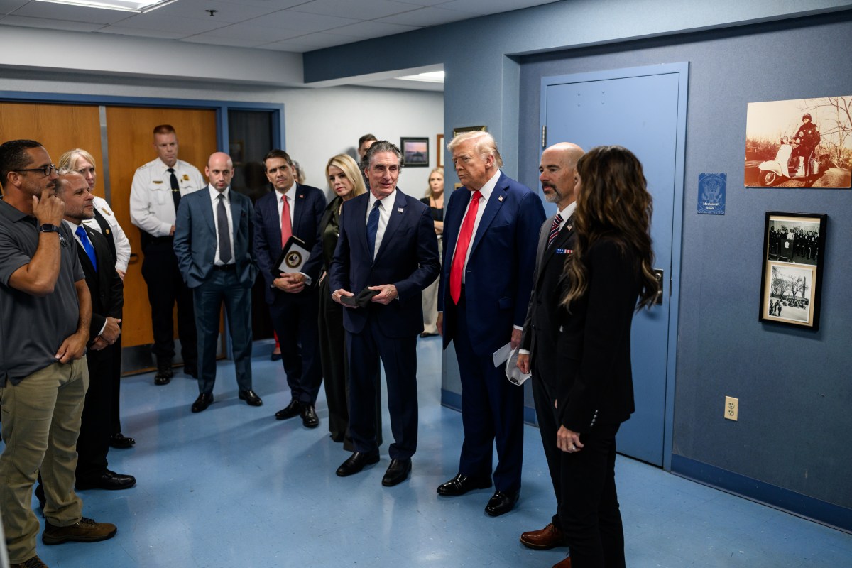 President Donald Trump, joined by Secretary of the Interior Doug Burgum, Attorney General Pam Bondi, and Secretary of Homeland Security Kristi Noem, arrive at the U. S. Park Police Anacostia Operations Facility to visit law enforcement and members of the National Guard, Thursday, August 21, 2025, in Washington, D.C. (Official White House Photo by Daniel Torok)