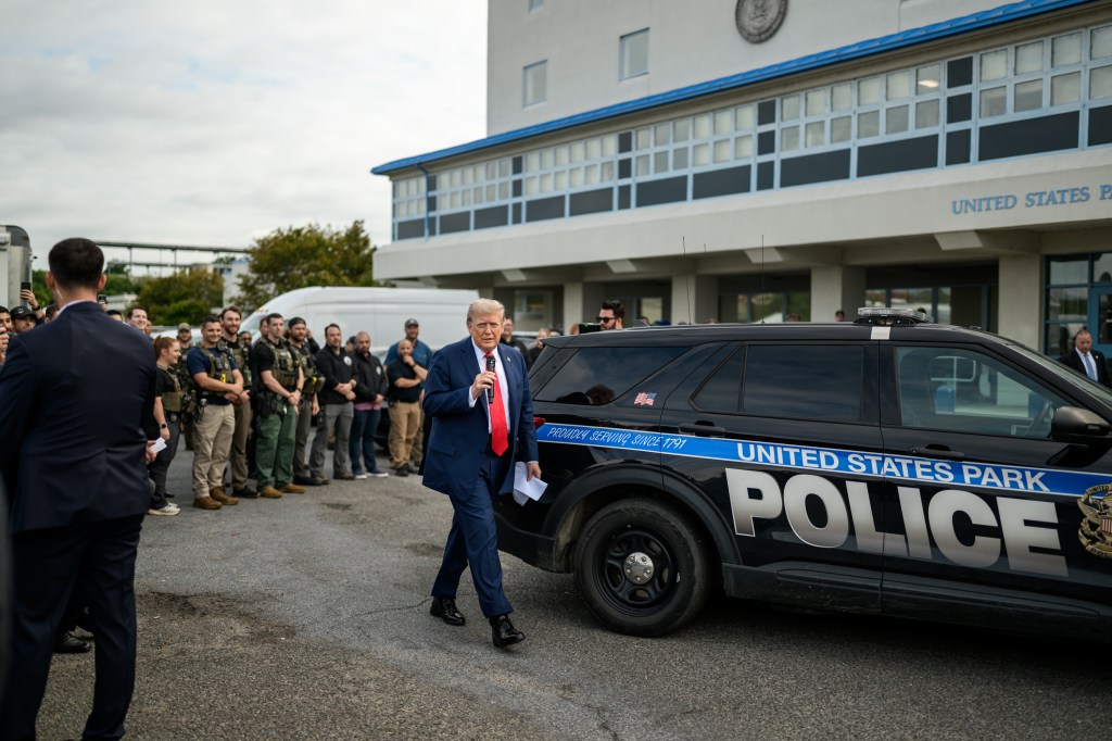 President Donald Trump visits law enforcement and members of the National Guard at the U. S. Park Police Anacostia Operations Facility, Thursday, August 21, 2025, in Washington, D.C. (Official White House Photo by Daniel Torok)