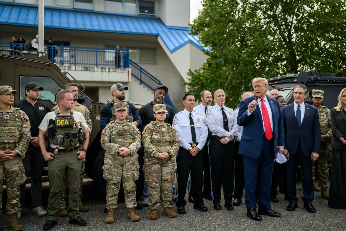 President Donald Trump visits law enforcement and members of the National Guard at the U. S. Park Police Anacostia Operations Facility, Thursday, August 21, 2025, in Washington, D.C. (Official White House Photo by Daniel Torok)