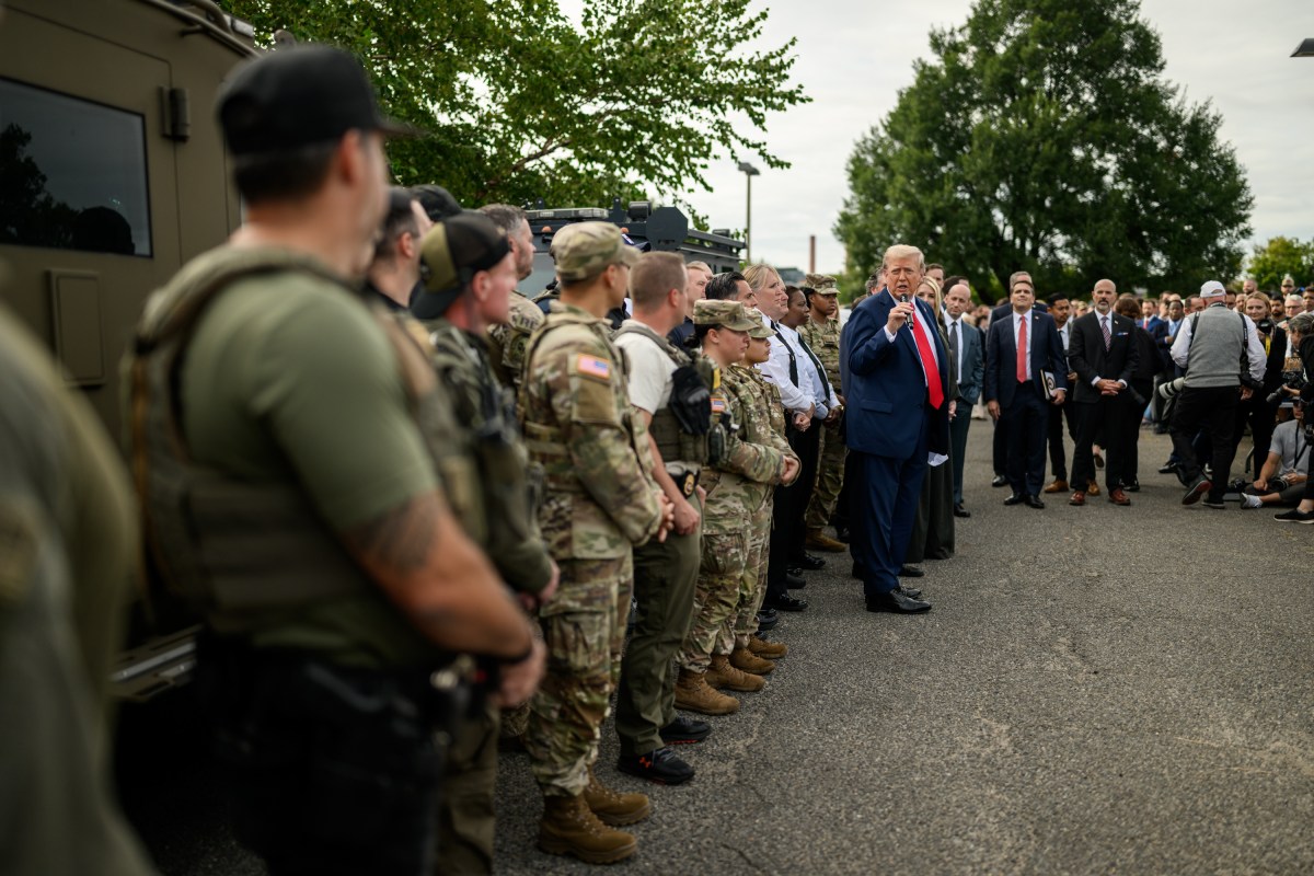 President Donald Trump visits law enforcement and members of the National Guard at the U. S. Park Police Anacostia Operations Facility, Thursday, August 21, 2025, in Washington, D.C. (Official White House Photo by Daniel Torok)