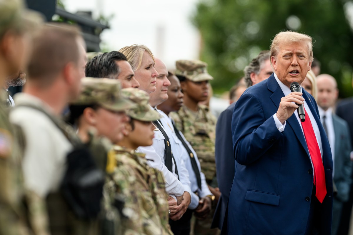President Donald Trump visits law enforcement and members of the National Guard at the U. S. Park Police Anacostia Operations Facility, Thursday, August 21, 2025, in Washington, D.C. (Official White House Photo by Daniel Torok)