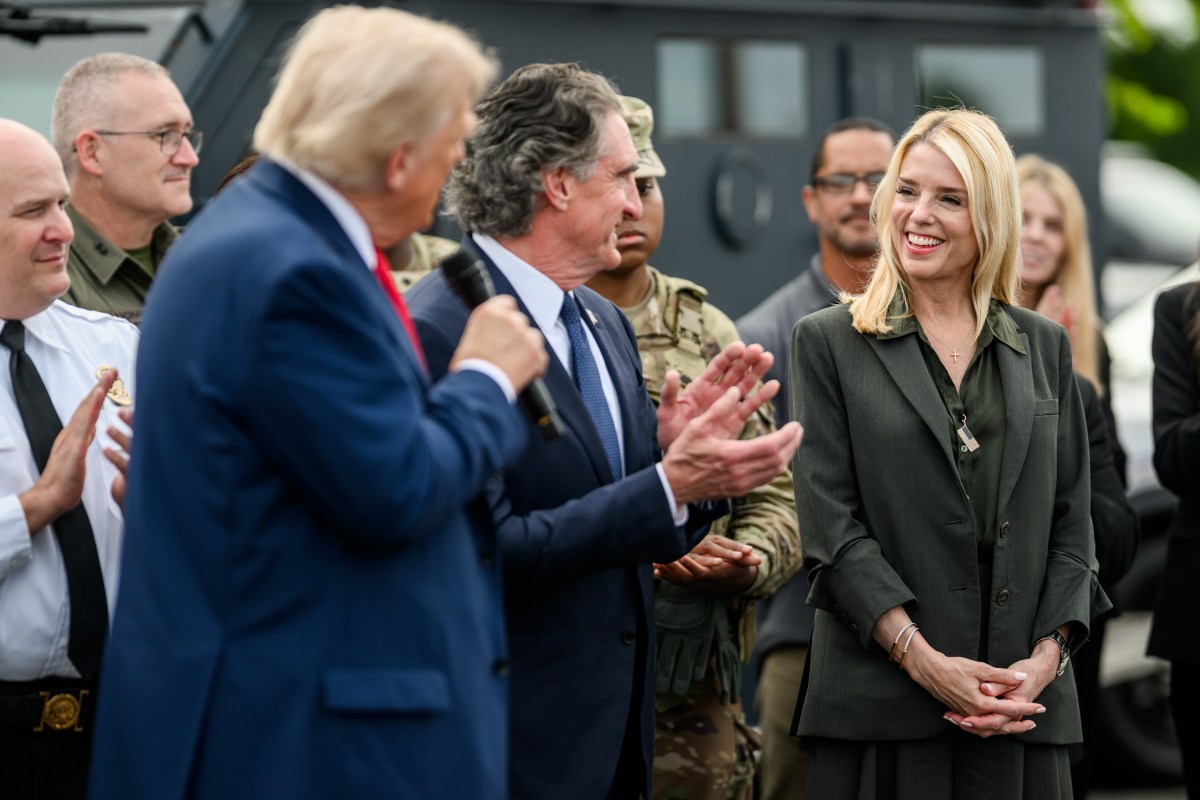 President Donald Trump visits law enforcement and members of the National Guard at the U. S. Park Police Anacostia Operations Facility, Thursday, August 21, 2025, in Washington, D.C. (Official White House Photo by Daniel Torok)