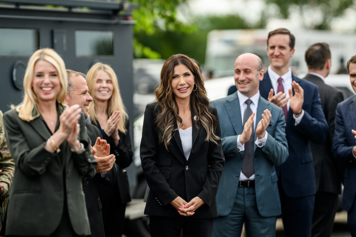 President Donald Trump visits law enforcement and members of the National Guard at the U. S. Park Police Anacostia Operations Facility, Thursday, August 21, 2025, in Washington, D.C. (Official White House Photo by Daniel Torok)