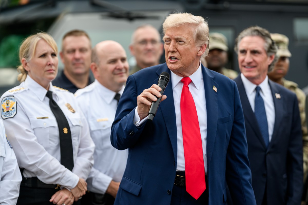 President Donald Trump visits law enforcement and members of the National Guard at the U. S. Park Police Anacostia Operations Facility, Thursday, August 21, 2025, in Washington, D.C. (Official White House Photo by Daniel Torok)