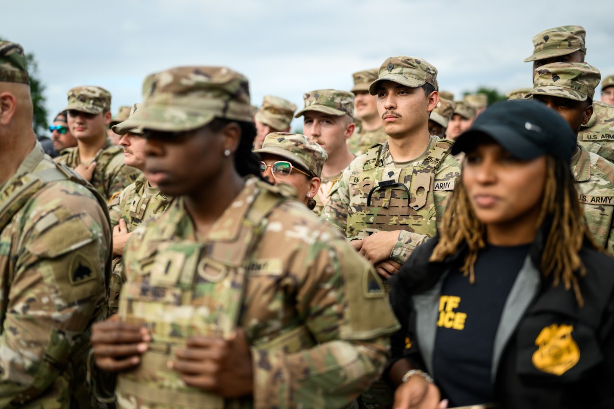 President Donald Trump visits law enforcement and members of the National Guard at the U. S. Park Police Anacostia Operations Facility, Thursday, August 21, 2025, in Washington, D.C. (Official White House Photo by Daniel Torok)