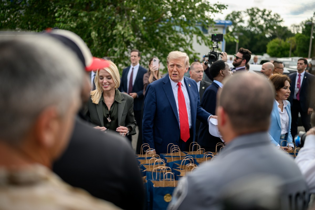 President Donald Trump visits law enforcement and members of the National Guard at the U. S. Park Police Anacostia Operations Facility, Thursday, August 21, 2025, in Washington, D.C. (Official White House Photo by Daniel Torok)