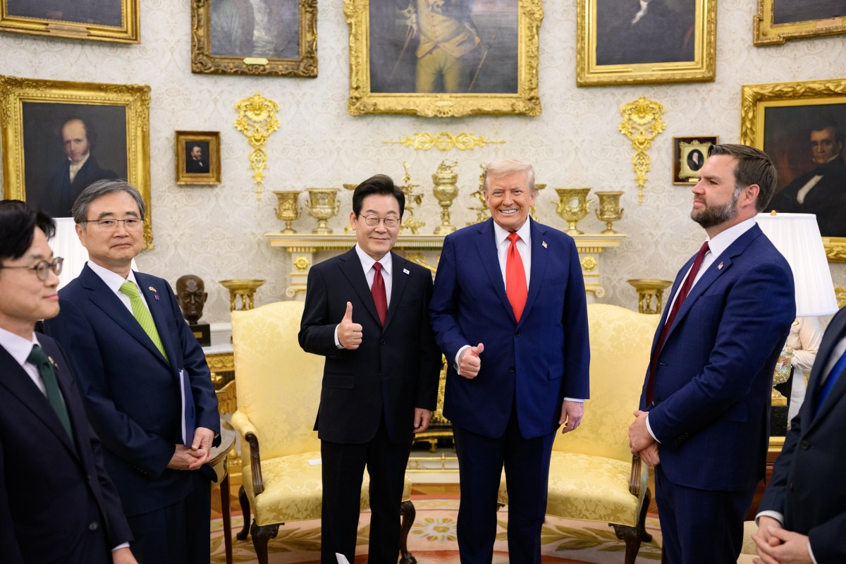 President Donald Trump hosts a bilateral meeting with President Lee Jae-myung of the Republic of Korea, Monday, August 25, 2025, in the Oval Office. (Official White House Photo by Daniel Torok)