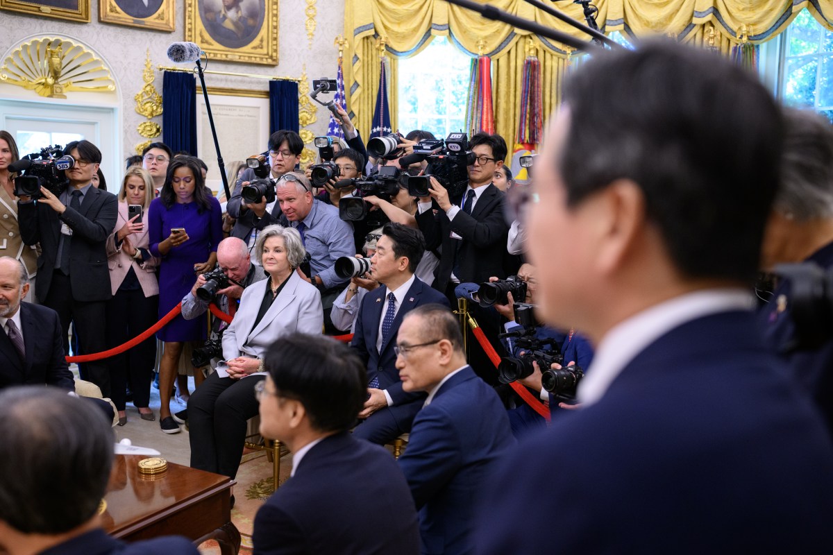 President Donald Trump hosts a bilateral meeting with President Lee Jae-myung of the Republic of Korea, Monday, August 25, 2025, in the Oval Office. (Official White House Photo by Daniel Torok)
