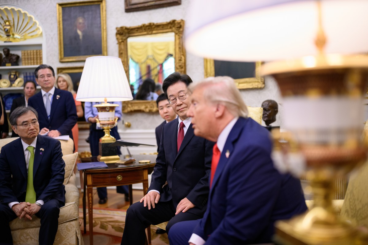 President Donald Trump hosts a bilateral meeting with President Lee Jae-myung of the Republic of Korea, Monday, August 25, 2025, in the Oval Office. (Official White House Photo by Daniel Torok)