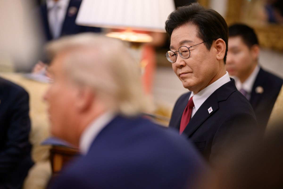 President Donald Trump hosts a bilateral meeting with President Lee Jae-myung of the Republic of Korea, Monday, August 25, 2025, in the Oval Office. (Official White House Photo by Daniel Torok)
