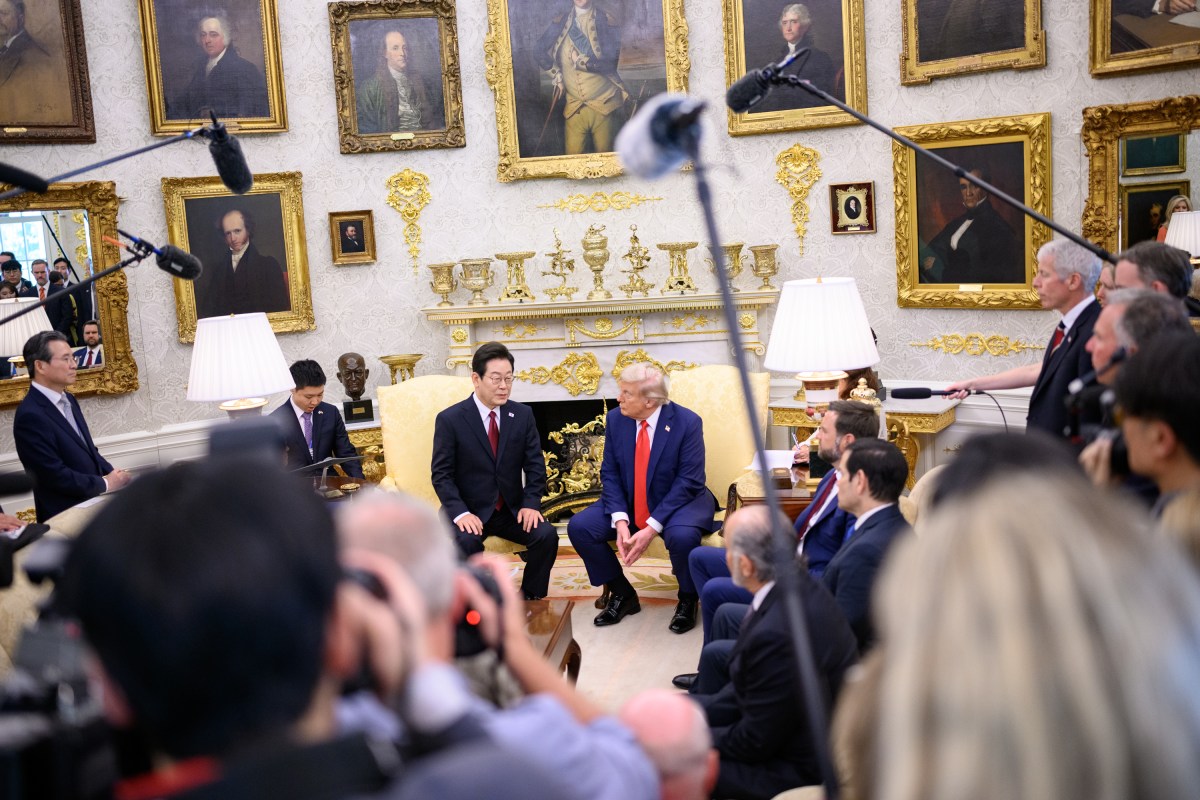 President Donald Trump hosts a bilateral meeting with President Lee Jae-myung of the Republic of Korea, Monday, August 25, 2025, in the Oval Office. (Official White House Photo by Daniel Torok)
