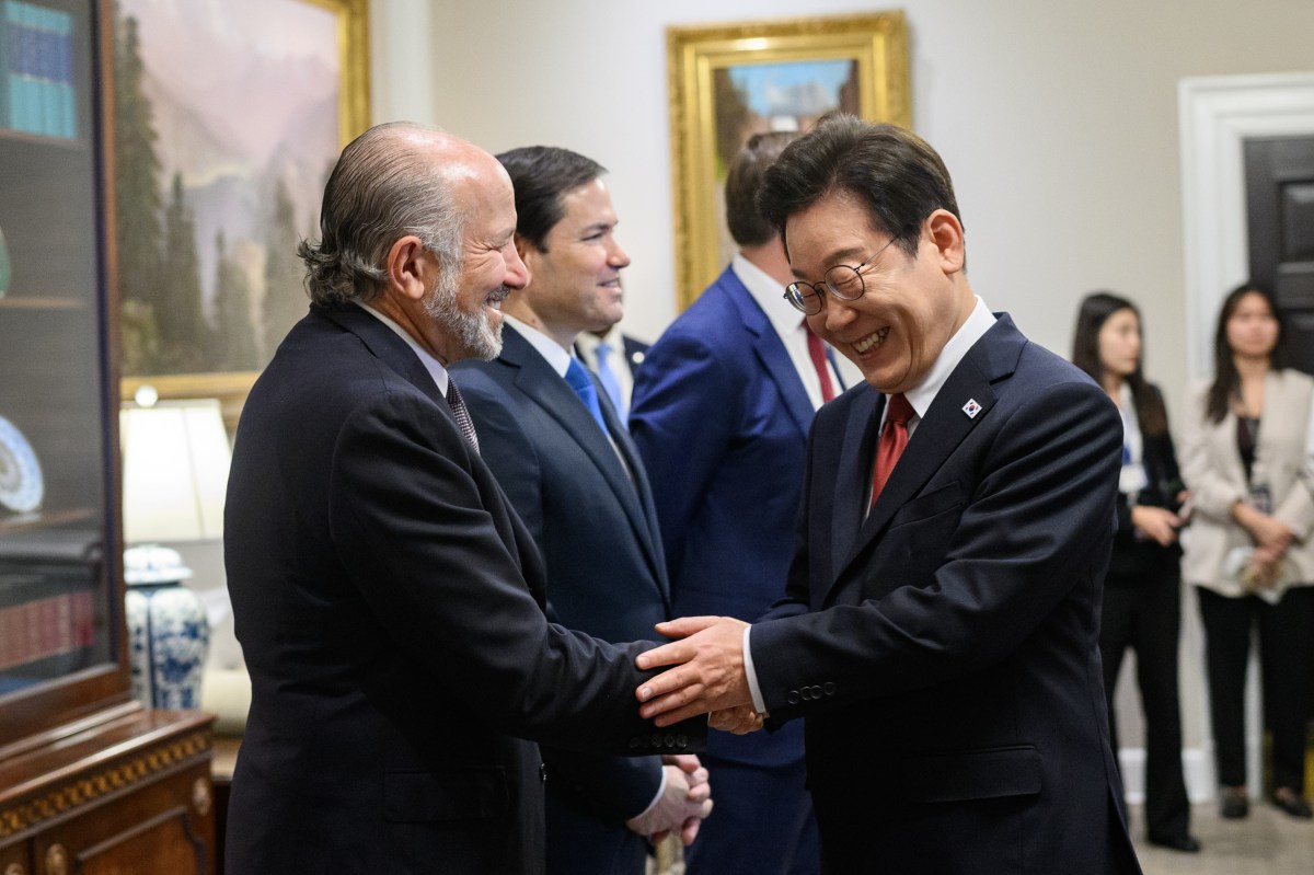 President Lee Jae-myung of the Republic of Korea greets members of the U.S. delegation in the West Wing Lobby of the White House, Monday, August 25, 2025, before a bilateral meeting with President Donald Trump. (Official White House Photo by Joyce Boghosian)