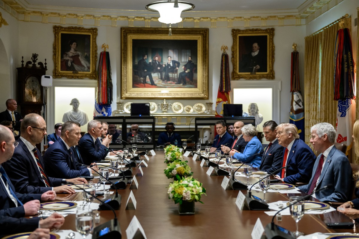 President Donald Trump hosts a bilateral lunch with Polish President Karol Nawrocki, Wednesday, September 3, 2025, in the Cabinet Room. (Official White House Photo by Joyce N. Boghosian)