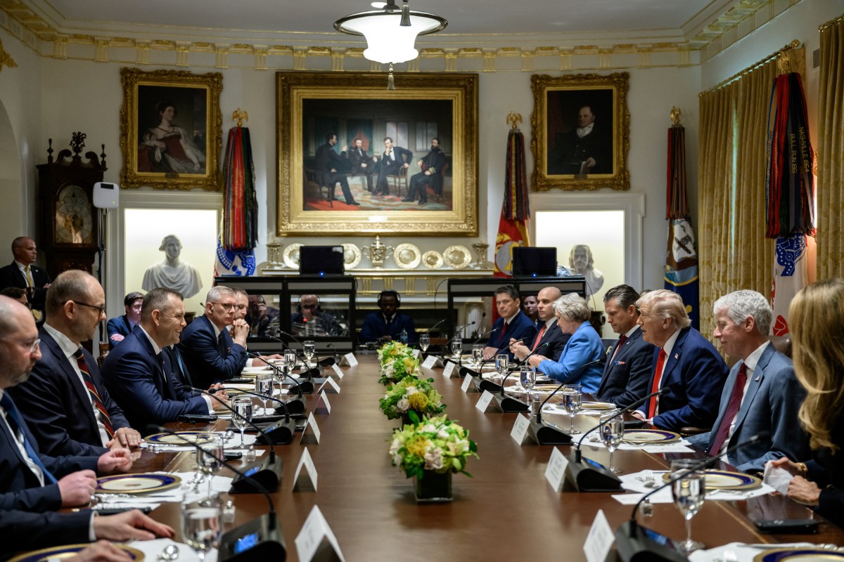 President Donald Trump hosts a bilateral lunch with Polish President Karol Nawrocki, Wednesday, September 3, 2025, in the Cabinet Room. (Official White House Photo by Joyce N. Boghosian)