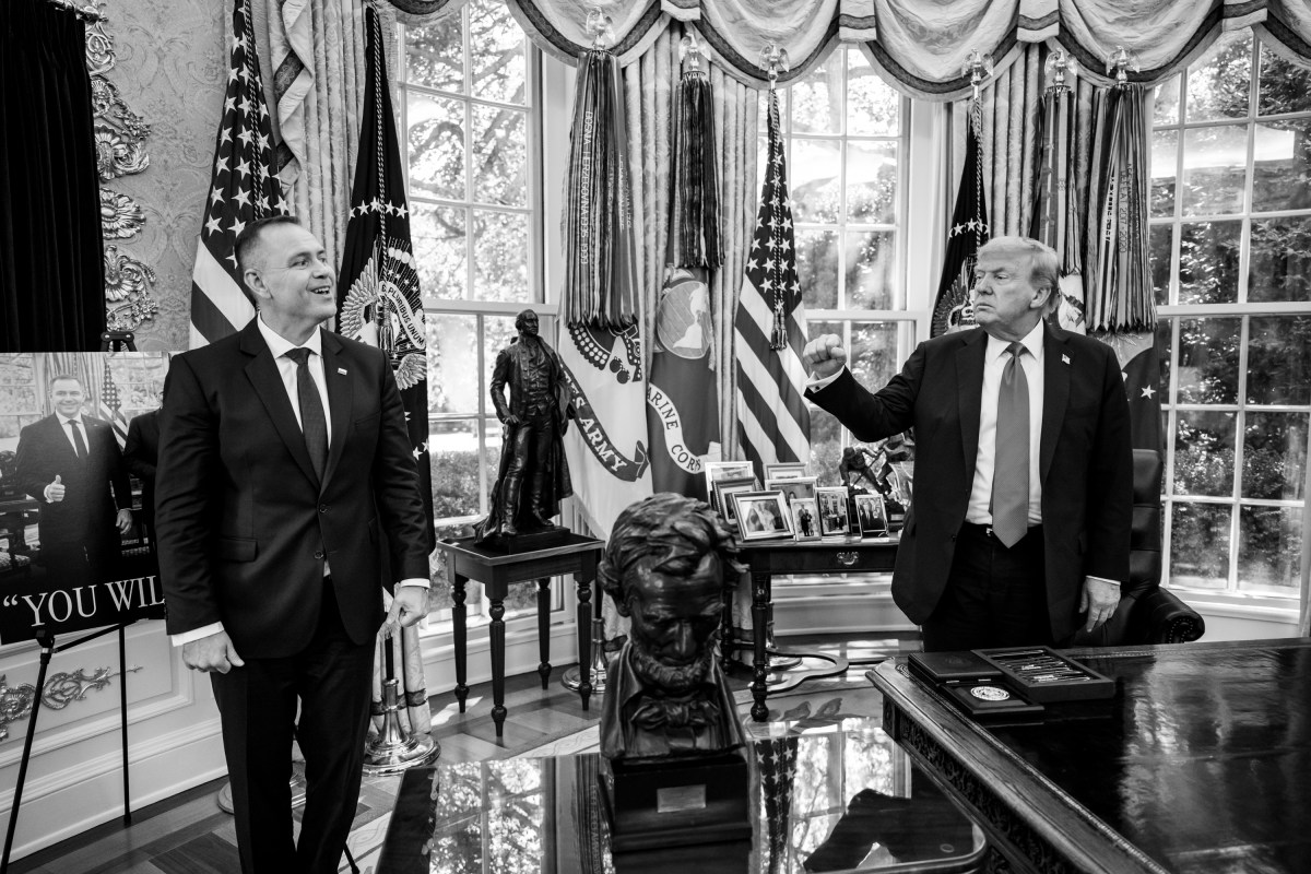President Donald Trump speaks with Polish President Karol Nawrocki and the Polish delegation after a bilateral meeting and lunch, Wednesday, September 3, 2025, in the Oval Office. (Official White House Photo by Joyce N. Boghosian)