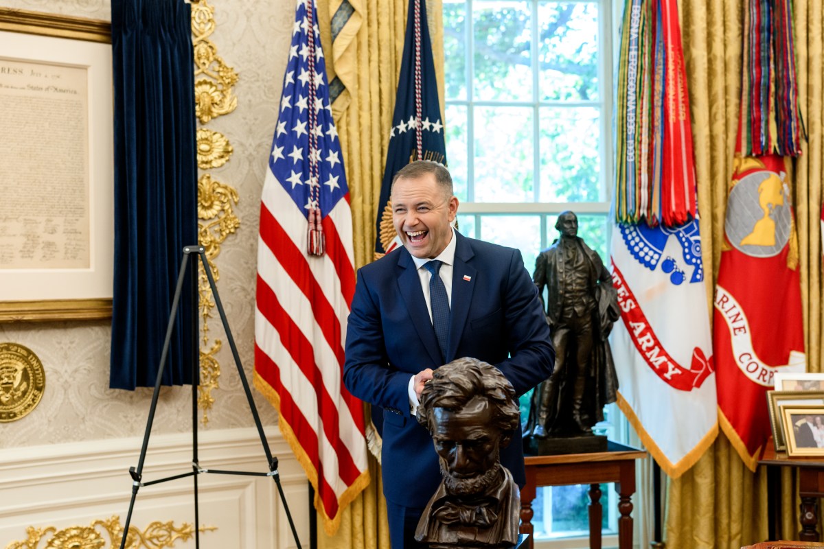 President Donald Trump speaks with Polish President Karol Nawrocki and the Polish delegation after a bilateral meeting and lunch, Wednesday, September 3, 2025, in the Oval Office. (Official White House Photo by Joyce N. Boghosian)