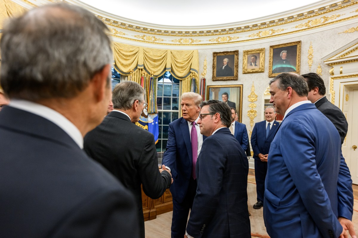 President Donald Trump hosts a dinner in the newly renovated White House Rose Garden, Friday, September 5, 2025. (Official White House Photo by Daniel Torok)