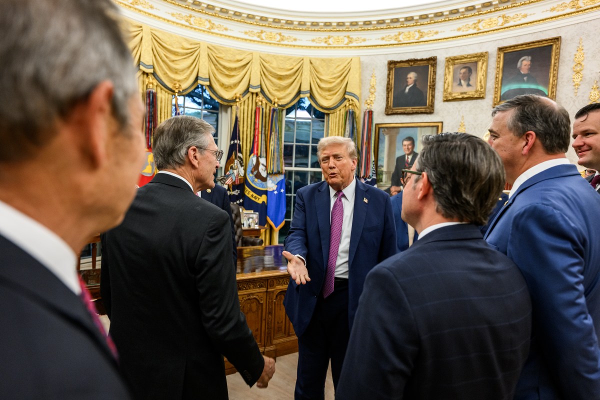 President Donald Trump hosts a dinner in the newly renovated White House Rose Garden, Friday, September 5, 2025. (Official White House Photo by Daniel Torok)