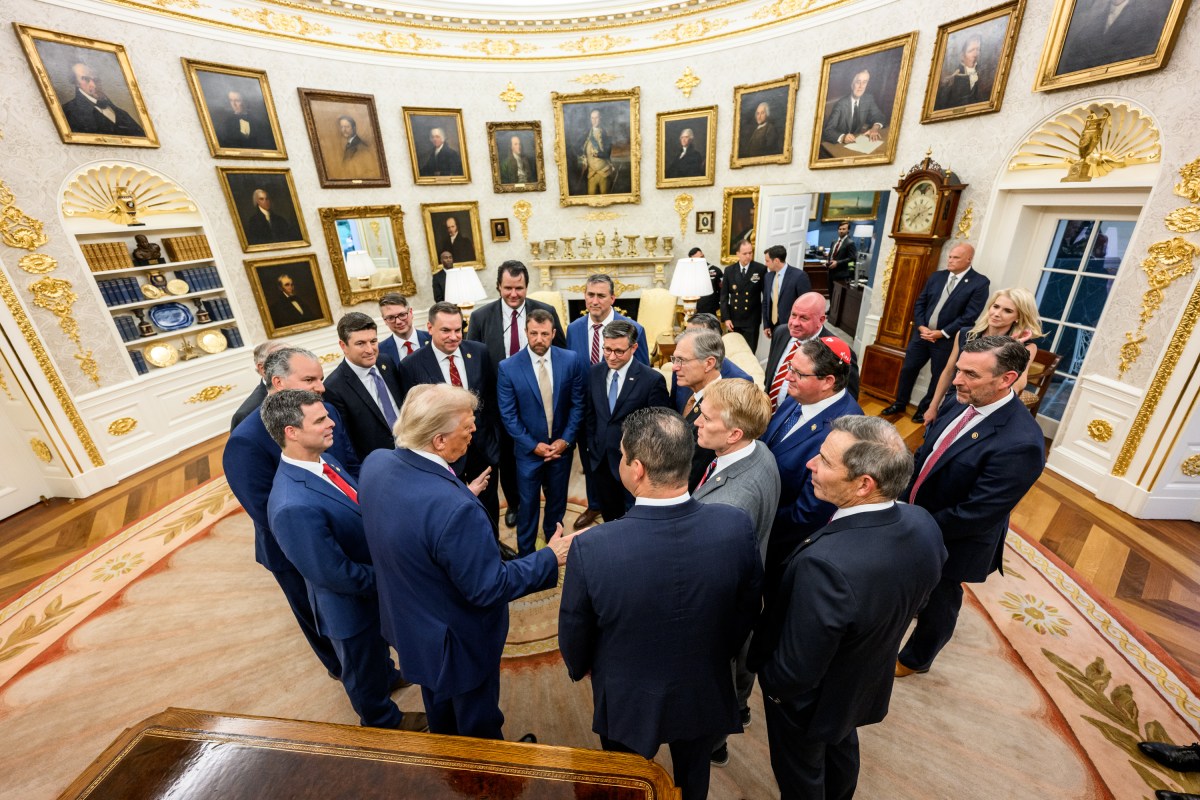 President Donald Trump hosts a dinner in the newly renovated White House Rose Garden, Friday, September 5, 2025. (Official White House Photo by Daniel Torok)